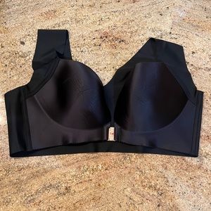 NWT Front Fastening Wireless Bra